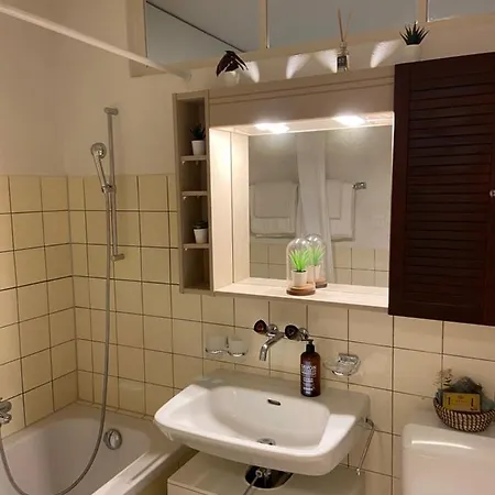Comfort 1 And 2bdr Close To Airport * ציריך