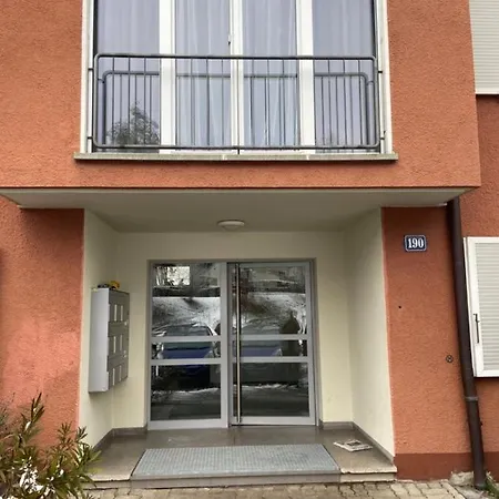 Lägenhet Comfort 1 And 2bdr Close To Airport *