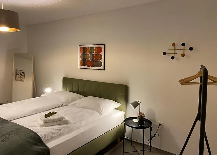 Comfort 1 And 2bdr Close To Airport Apartment *