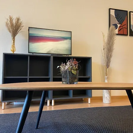 Comfort 1 And 2bdr Close To Airport *